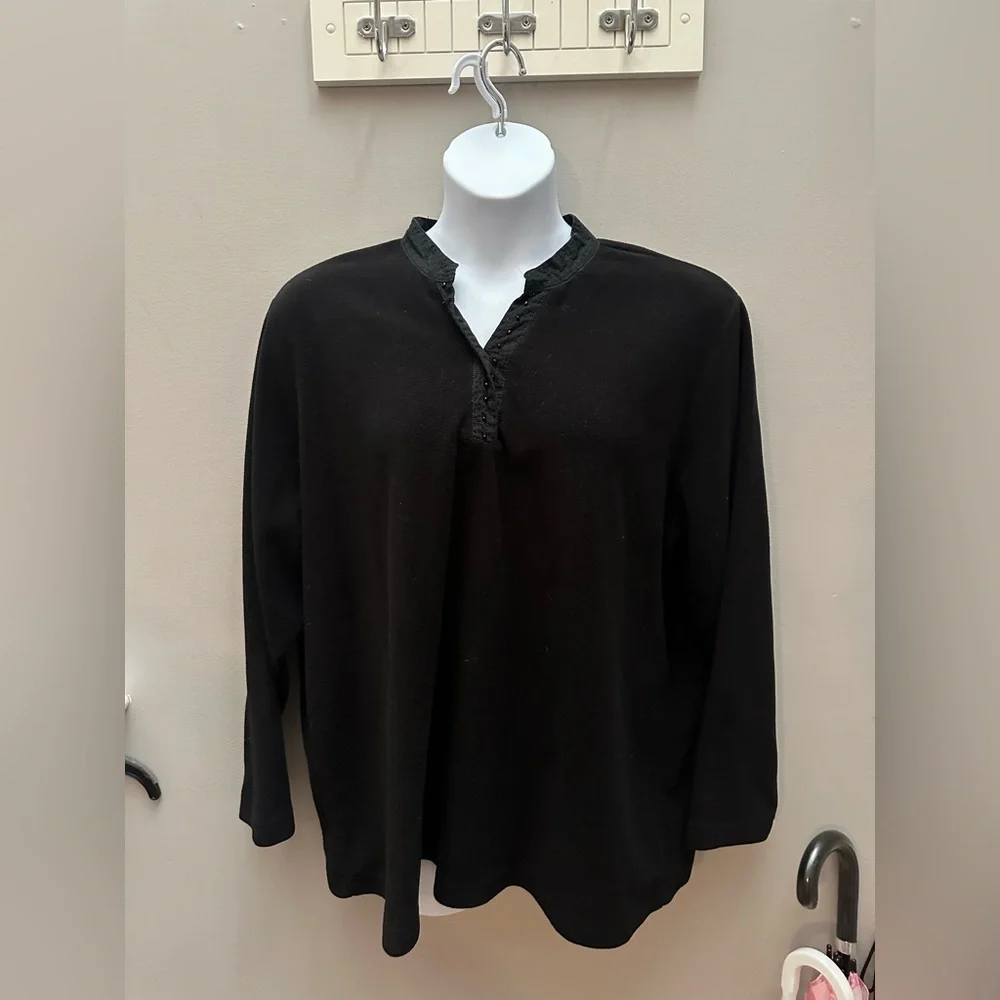 Denim & Co Black Fleece 2X Plain Long Sleeve V Neck - Picture 1 of 4
